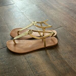 Gap‎ Vegan Leather T-Strap Sandals Gold Glitter Size 9
